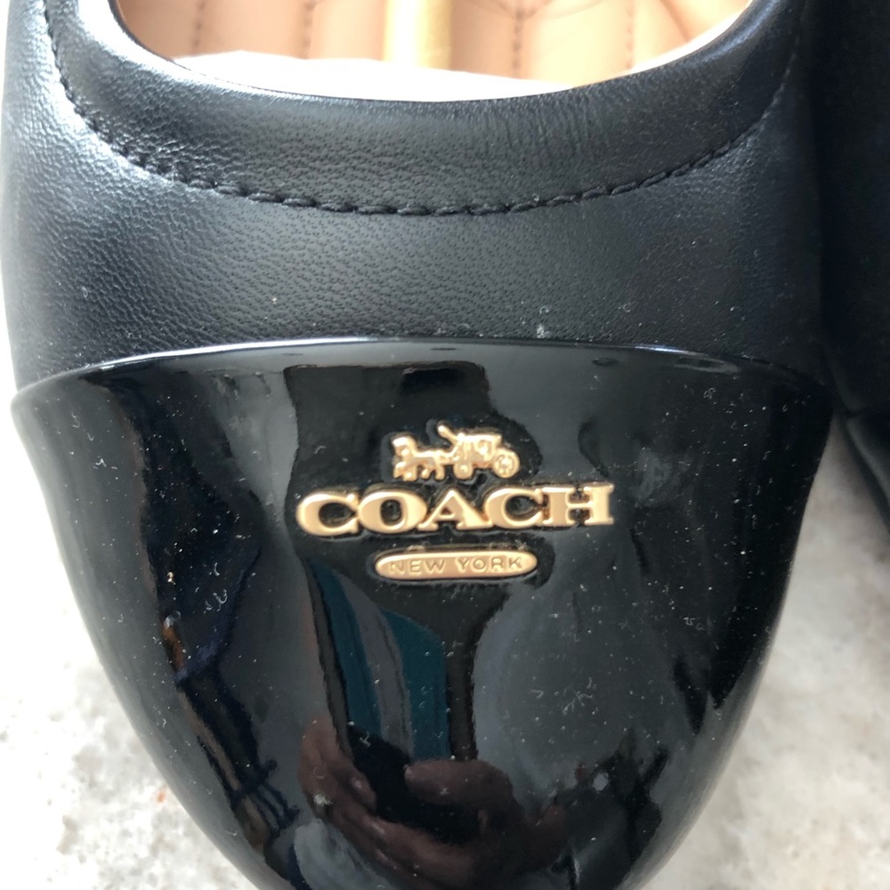 Coach New York Women’s flats size 8 1/2. Run small, fit like a size 8. Worn once - Picture 4 of 5